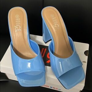 Rouge Helium Chunky Heels NWT